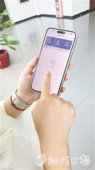 市民體驗(yàn)跨境支付通。