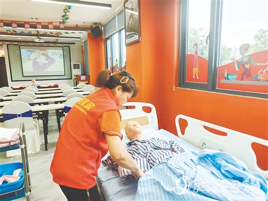 “寧明之家”舉辦培訓(xùn)活動，幫助寧明籍務(wù)工人員提高就業(yè)技能。