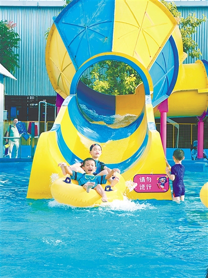 巴貝高世界·比比親水樂園有眾多玩水設(shè)施。