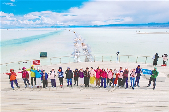 茶卡鹽湖航拍。