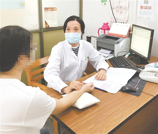 月經(jīng)出現(xiàn)異常應盡快到醫(yī)院進行專業(yè)檢查。