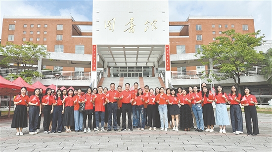 江門(mén)一中的高三教師團(tuán)隊(duì)十分團(tuán)結(jié)。