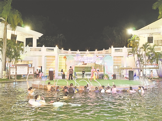 江門古兜溫泉度假區(qū)打造浪漫唯美的夜間水上音樂會。