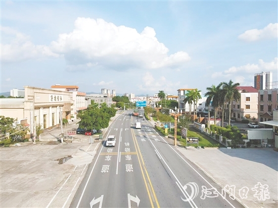 大江鎮(zhèn)人大代表助推民生實事項目建設(shè)跑出“加速度”，圖為實施風(fēng)貌帶升級的國道G240線廊道整治工程。