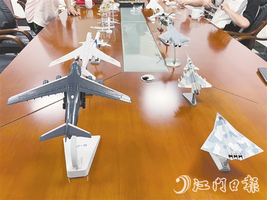 這批飛機模型采用鋅合金材質(zhì)，利用壓力鑄造技術(shù)制造，屬于市面上較為高端的模型。