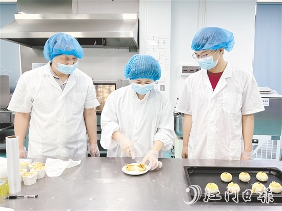 針對消費者對食品健康的要求，旭日蛋品在鴨源的營養(yǎng)或飼養(yǎng)習(xí)性上去作出改變，以控制產(chǎn)品脂肪含量。