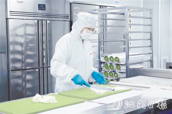 廣東嘉士利食品集團有限公司成立省級研究中心，聯(lián)合科研院所投入高層次人才，近三年獲27項科研成果、14項專利授權(quán)。