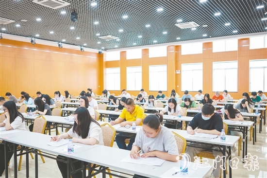 來自開平全市工會系統(tǒng)的經(jīng)審業(yè)務(wù)骨干同臺競技，上演一場精彩的專業(yè)技能“大練兵”。