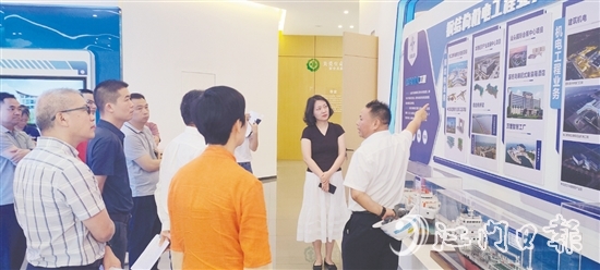 5月，新會(huì)區(qū)政協(xié)教科衛(wèi)體和文化文史委員會(huì)圍繞“加快向海拓展新空間，打造高質(zhì)量發(fā)展‘藍(lán)色經(jīng)濟(jì)引擎’”主題，組織委員到中交四航局江門航通船業(yè)有限公司調(diào)研。