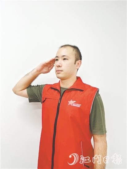 曾煥鴻用315小時的志愿服務(wù)時長，在基層一線寫下了退役軍人的擔(dān)當(dāng)。