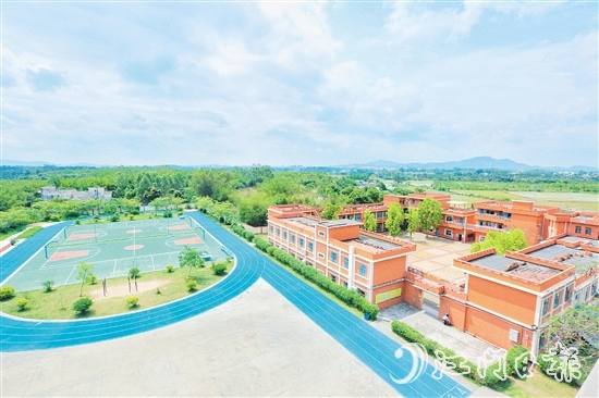 臺山怡霖學(xué)校從最初的德星學(xué)堂到如今的現(xiàn)代化民辦學(xué)校，見證了臺山教育的發(fā)展歷程。