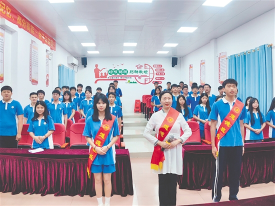 怡霖學(xué)校實(shí)行道德班長制度，推動班級開啟自我管理新征程。