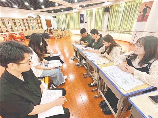 共和鎮(zhèn)中心小學(xué)音樂(lè)教師開(kāi)展日常磨課等活動(dòng)，提升教學(xué)水平。