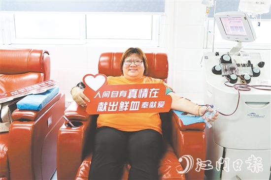 保險(xiǎn)從業(yè)人員積極參加獻(xiàn)血。