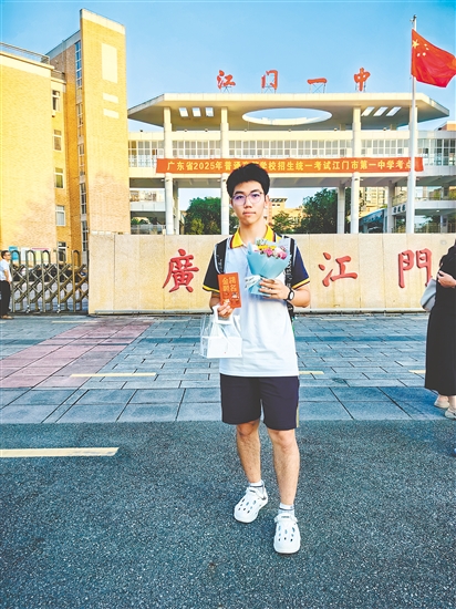 空軍航空大學鄒昊軒