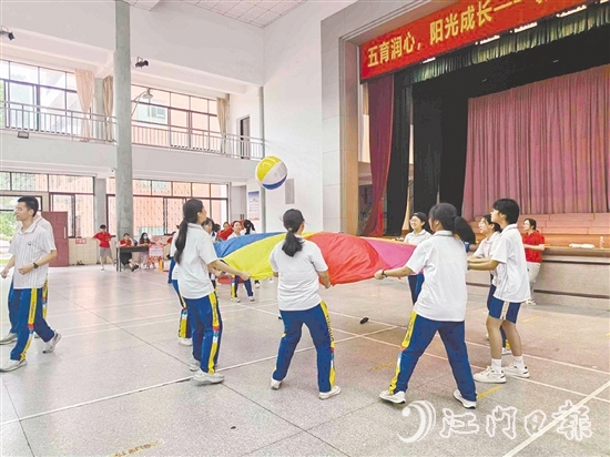 ▲新會(huì)區(qū)進(jìn)一步完善青少年心理教育體系建設(shè)。