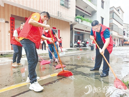恩平市委統(tǒng)戰(zhàn)部、市新階聯(lián)聯(lián)合牛江鎮(zhèn)在圩鎮(zhèn)開展愛國衛(wèi)生行動。