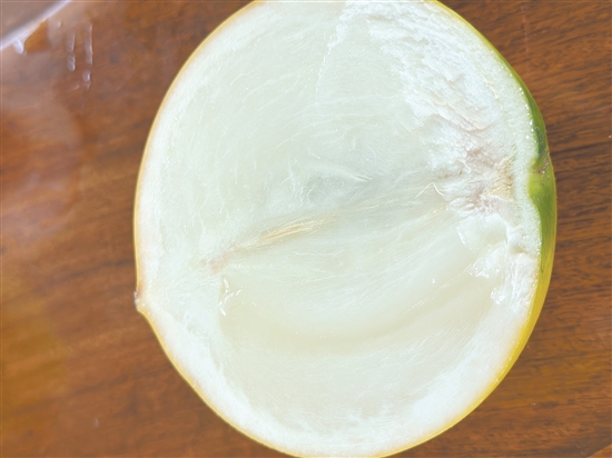 黃晶果的果肉晶瑩剔透，甜度極高，口感宛如天然冰淇淋。