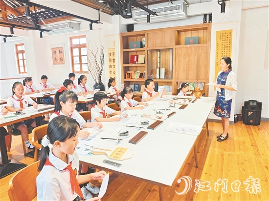 “無負(fù)今日?少年讀書班”在梁啟超故居新華悅讀空間舉行。