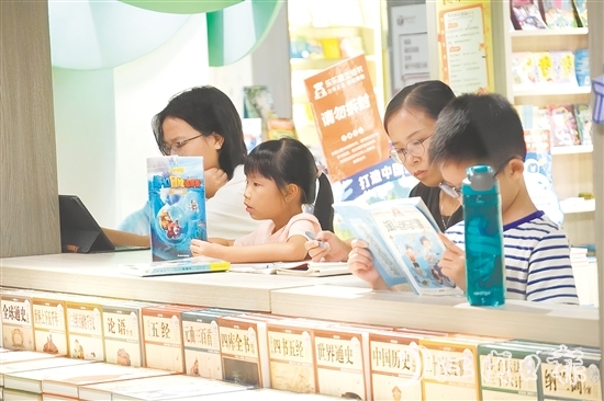 在開平購書中心，市民參與多項線下活動。