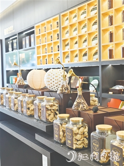 “吳村長”在美國洛杉磯開設(shè)旗艦店。