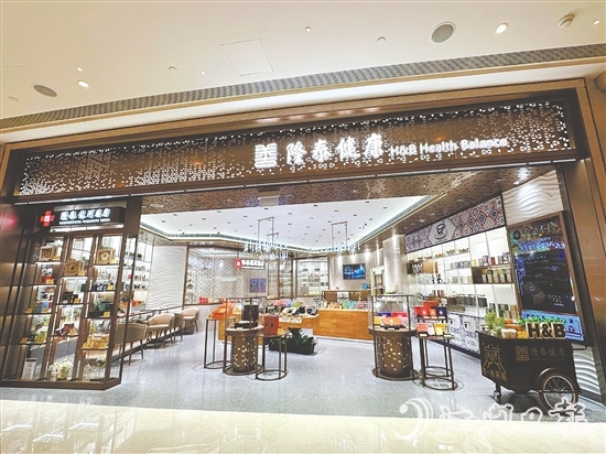 新寶堂五款養(yǎng)生大健康新品在澳門線下門店發(fā)售。