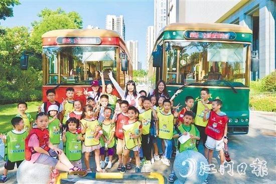 臺(tái)山市推出“激情十五運(yùn)·全運(yùn)觀賽游”特色體育游路線，鐺鐺車成為城市中一道亮麗的流動(dòng)風(fēng)景線。