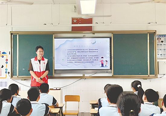 臺山市廣泛開展“綠書簽”主題系列宣傳活動，為未成年人健康成長，筑牢文化安全防火墻。