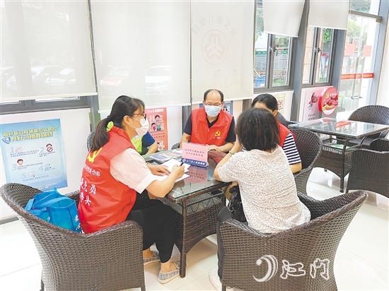 豐雅社區(qū)深化與法院、檢察院的協(xié)作，組建專業(yè)法治宣傳隊，助力化解群眾糾紛。