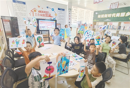 暑假公益培訓(xùn)班為孩子們提供一個免費、優(yōu)質(zhì)的藝術(shù)啟蒙與實踐平臺。