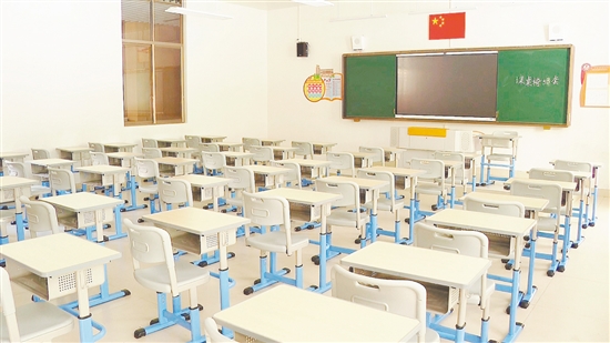 新會東區(qū)學校的教室已經(jīng)布置一新。