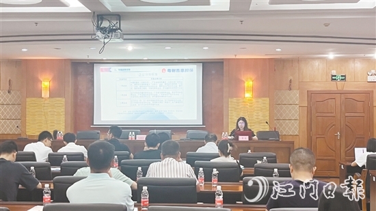 粵財普惠江門擔(dān)保公司向企業(yè)宣講金融政策。