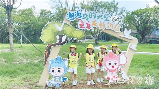 小鳥天堂國家濕地公園的互動式打卡標(biāo)識成為景區(qū)熱門“打卡點”。