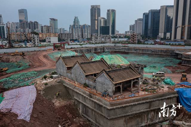 2021年9月18日，冼村改造的工地上，一座祠堂被完整地保存下來。  南方+ 張由瓊 拍攝