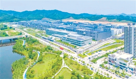 新會(huì)智造產(chǎn)業(yè)園鳳山湖園區(qū)專注建設(shè)儲(chǔ)能電池和電池組件生產(chǎn)基地。