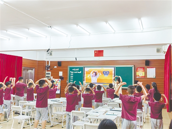 廣德實驗學(xué)校大力推行“三導(dǎo)一探”課堂教學(xué)模式。