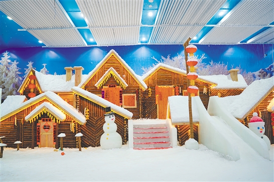 古勞水鄉(xiāng)冰雪大世界的雪鄉(xiāng)小屋溫馨可愛。