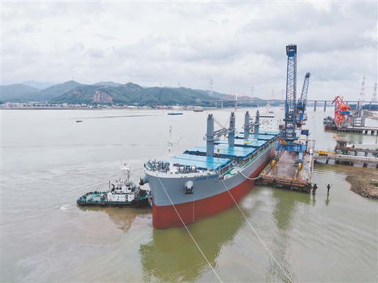 銀湖碼頭首艘新造出口船舶順利離港。