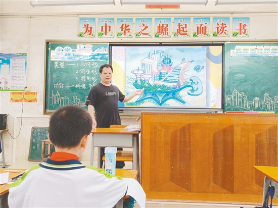 張朝峰堅(jiān)信美術(shù)教育不僅是技能的傳授，更是美的啟蒙。