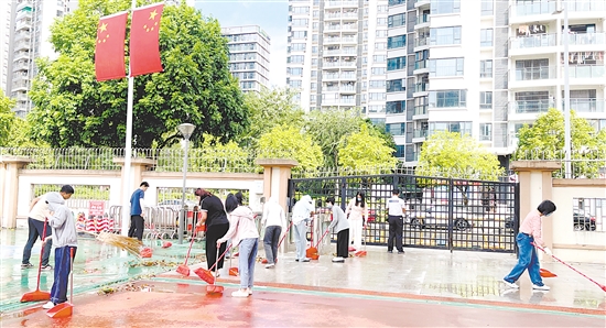 江海全民行動(dòng)，清理蚊蟲孳生地。