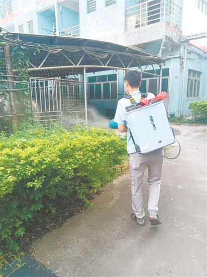 廣明源光科技股份有限公司組織員工對(duì)廠區(qū)進(jìn)行清潔消殺。