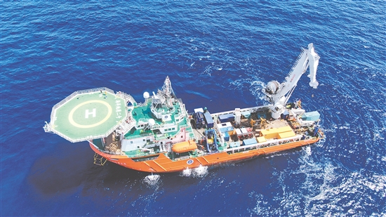 江企建造的“海洋地質(zhì)二號(hào)”科考船在南海北部進(jìn)行“源火”采集。