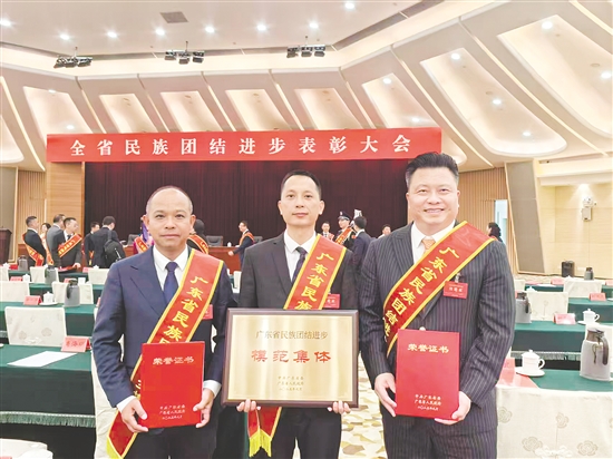 在2025年全省民族團(tuán)結(jié)進(jìn)步表彰大會上，我市1個集體、2名個人獲得表彰。