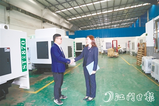 江門農(nóng)商銀行持續(xù)加大信貸支持力度，助力企業(yè)發(fā)展壯大。