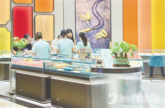 受金價上漲影響，國內(nèi)金飾克價繼續(xù)上調(diào)。