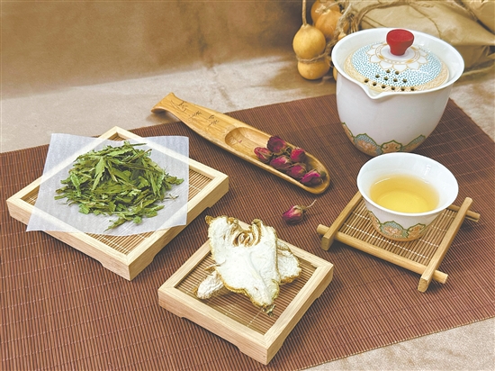 江門市五邑中醫(yī)院推出了多款養(yǎng)生茶飲。