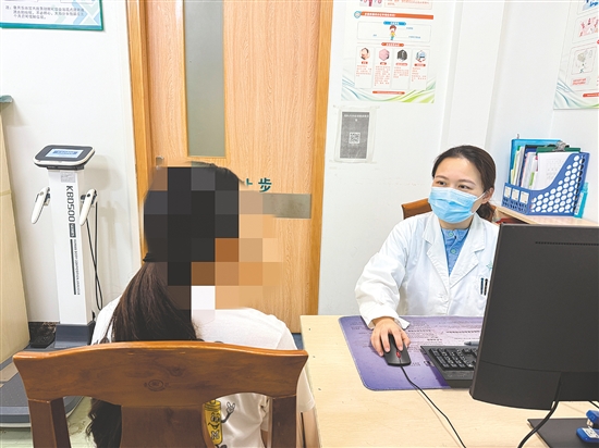 更年期不適不要忍，應(yīng)當(dāng)主動(dòng)尋求醫(yī)學(xué)幫助。