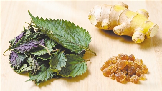 紫蘇和生姜搭配，既能護脾胃，又能解膩去腥，堪稱吃蟹的“黃金茶飲”。