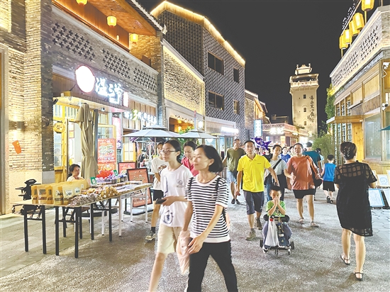 江門古勞水鄉(xiāng)景區(qū)推出夜游免費入園活動。