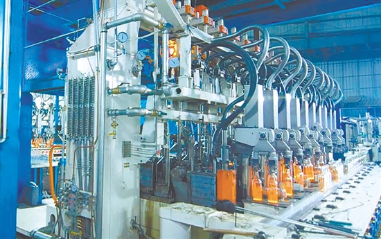 截至目前，粵玻公司累計(jì)獲得28項(xiàng)授權(quán)專利，從生產(chǎn)設(shè)備到檢測(cè)環(huán)節(jié)，技術(shù)創(chuàng)新貫穿全流程。